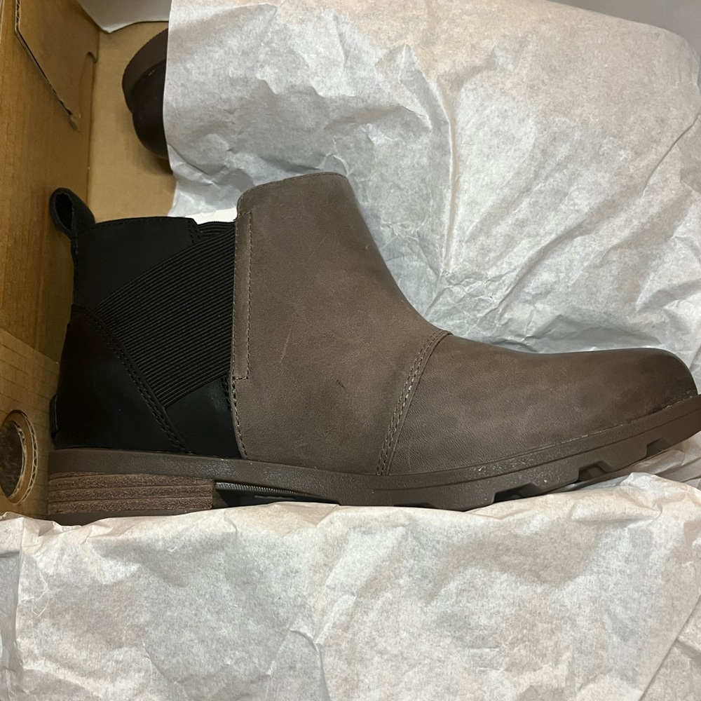 SOREL EMELIE  CHELSEA QUARRY 8.5 BNWT